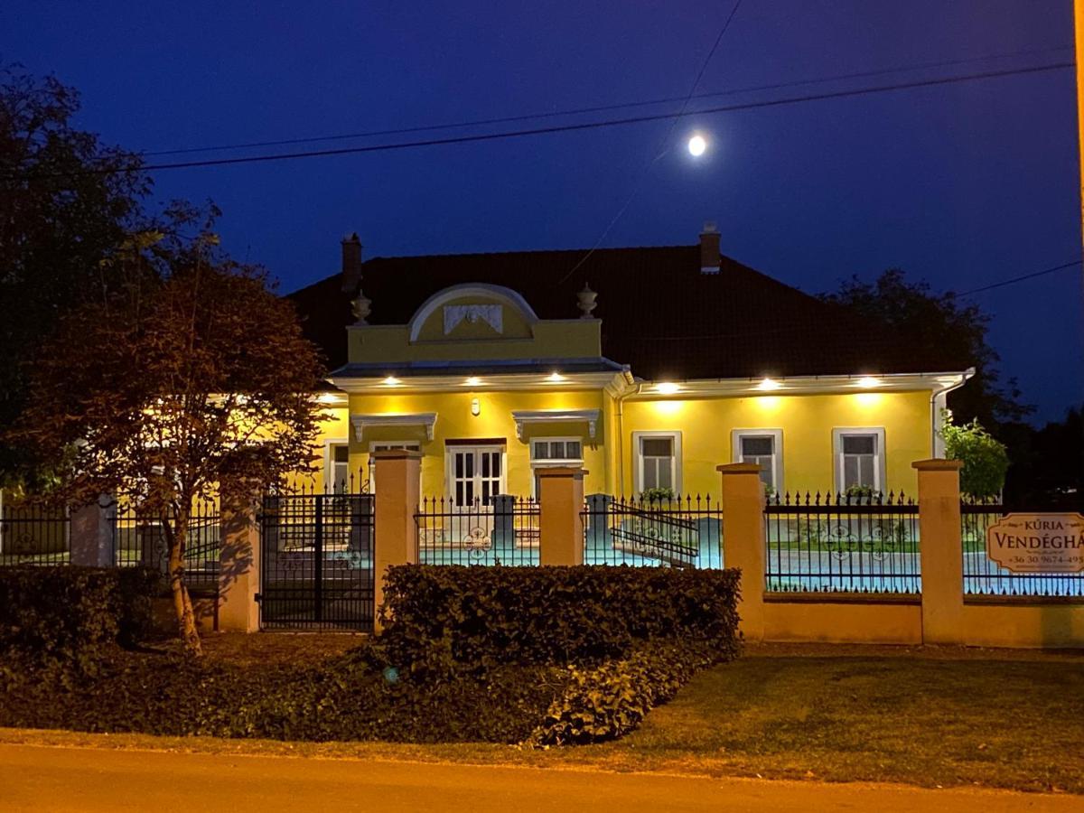 Kuria Vendeghaz Hotel Poroszló Екстериор снимка