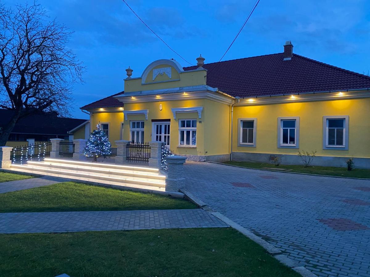 Kuria Vendeghaz Hotel Poroszló Екстериор снимка